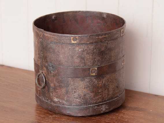 Rustic Metal Measuring Pot Medium