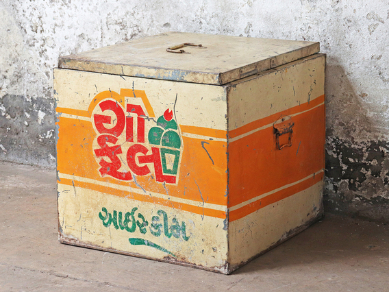 Vintage Cool Box Cream