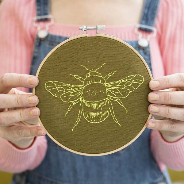 Bee Embroidery Hoop Kit