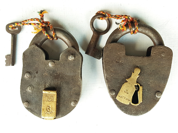 XXL Antique Iron Padlock