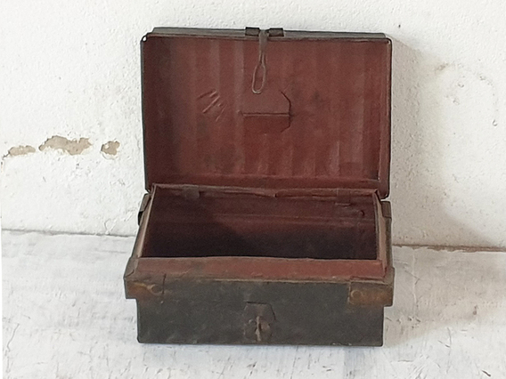 Old Black Tin Black