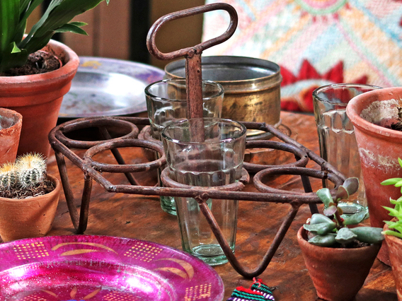 Metal Chai Glass Holder With Glasses Green